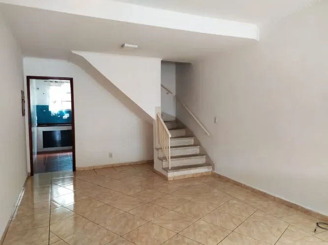 Sobrado com 02 dormitórios para locação, 124 m² no bairro Vila Pires - Santo André/SP