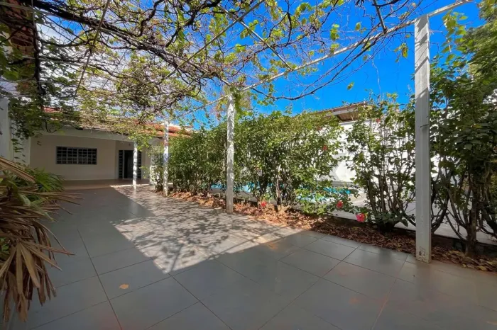 Casa à Venda | 3 Quartos | Piscina | Churrasqueira | Conjunto Urbanístico | Araguaína -TO