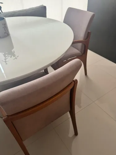 Vendo 2 cadeiras para mesa de jantar