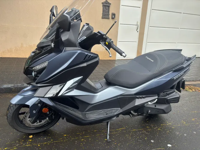 Dafra Cruisym 300
