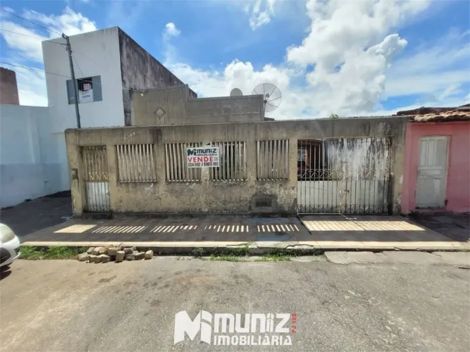 Vende-se casa com quintal enorme - Rua Aristide Bispo - Getúlio Vargas