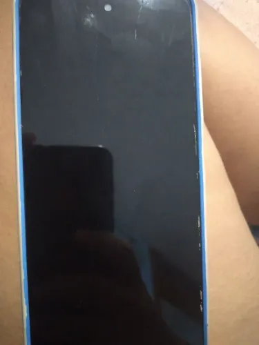 Moto G 04 Plus com marcas de uso 