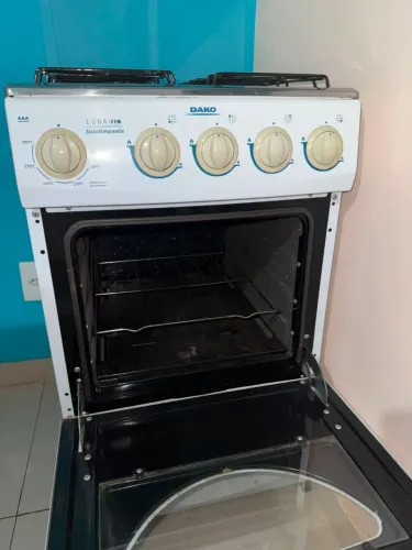 Fogão Dako 4 bocas bem conservado.