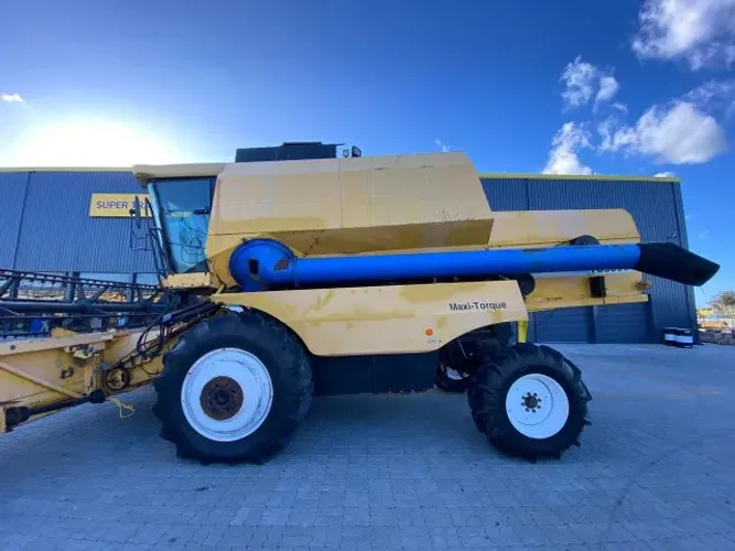 Colheitadeira New Holland TC5090