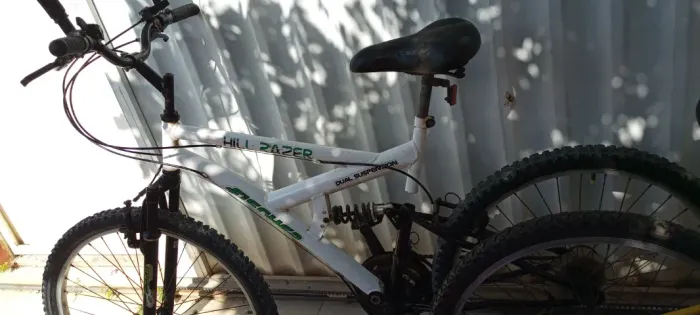 Vendo 2 bicicletas com suspensão dupla.