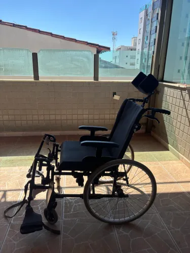 Cadeira de Rodas Ortobras Reclinável com Apoio de Cabeça - R$ 1.750