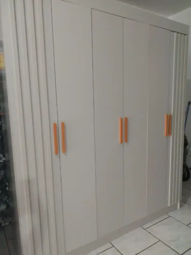 Guarda roupa 6 portas semi novo não precisa desmontar pra levar ENTREGO
