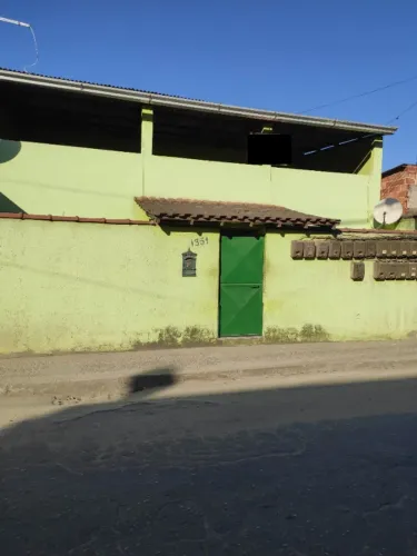 Vila de Kitnets -Rua principal Santa Izabel