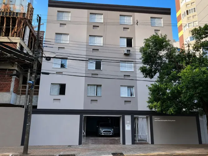 Apartamento à venda na Zona 7 em Maringá