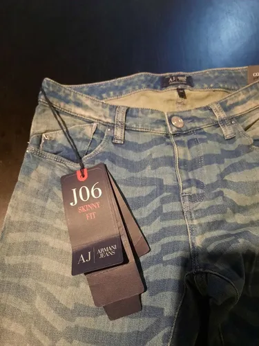Armani Calça Jeans Feminina Skinny Tamanho 34 Òriginal custa 2500 reais