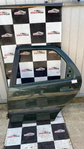 Porta Traseira Esquerda Lisa c/detalhes Fiat Palio 2002/2010