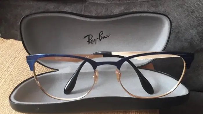 Armação Ray-Ban feminina sem as lentes made in Italy CE nova