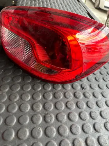 Lanterna Kwid 2019 lado direito 