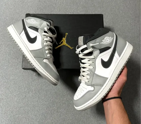 Tênis Air Jordan 1 Mid Light Smoke Grey 2.0