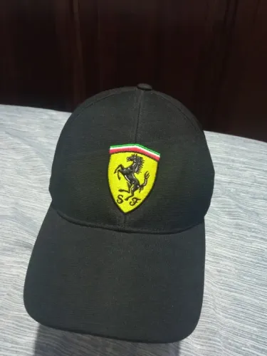 boné  scuderia ferrari , original, produto oficial licenciado,original,unissex, importado 