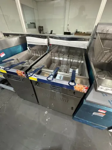 Fritadeira elétrica água e óleo 44 litros 380V trifásica metvisa 