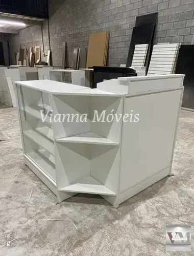 Balcão Caixa em L + Balcão Vitrine