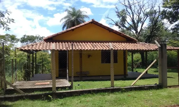 Chácara 1000 com casa e pomar