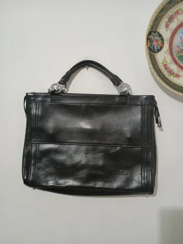 Bolsa de mão preta Kadilo