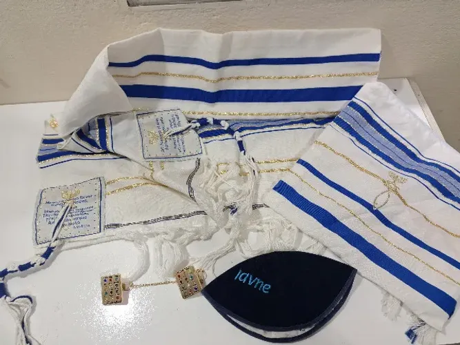 Lenço Turbante Talit Sudra ou Tsitsit com Quipá Com broche dourado e bolsa para guardar