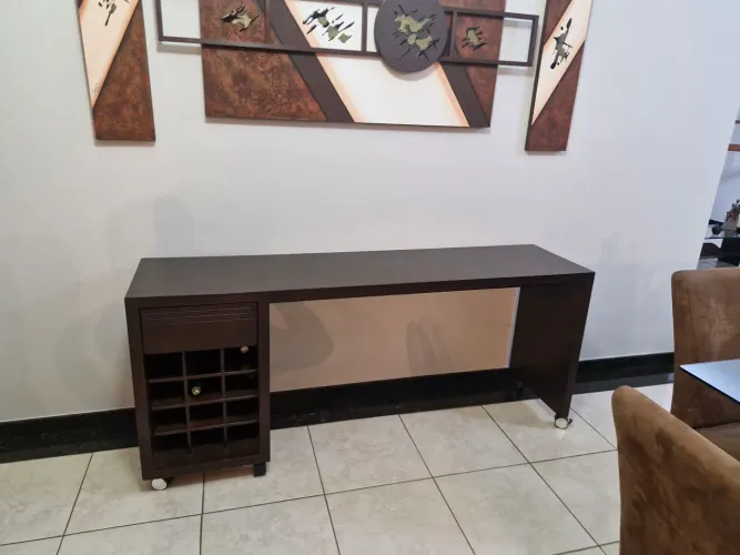 Aparador balcão com Adega Integrada