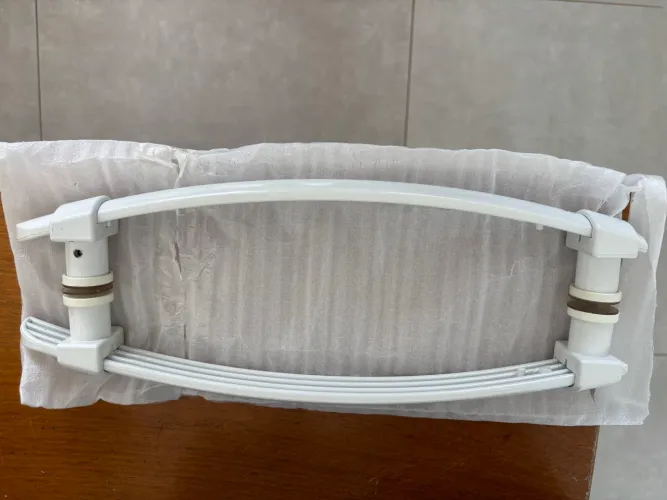 Vendo puxador branco com 30 cm novo na caixa