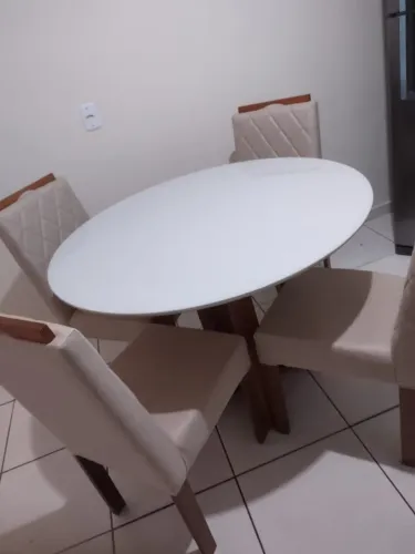 Mesa de Jantar redonda com 4 Cadeiras madeira