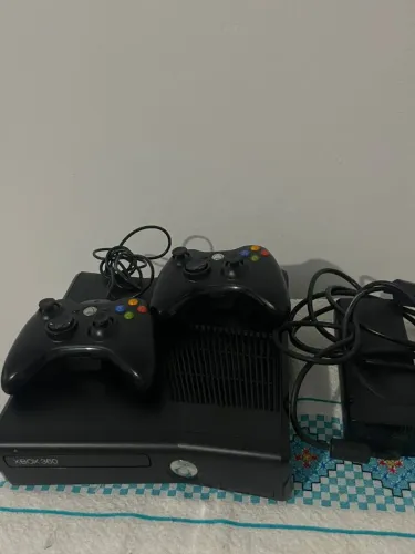 Xbox 360 original com HD externo com desbloqueio exploit com 200 jogos + 2 Jogos originais