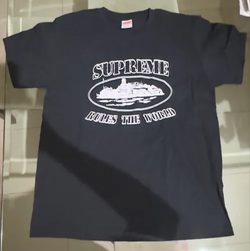 Corteiz x Supreme Camiseta Rules The World Black