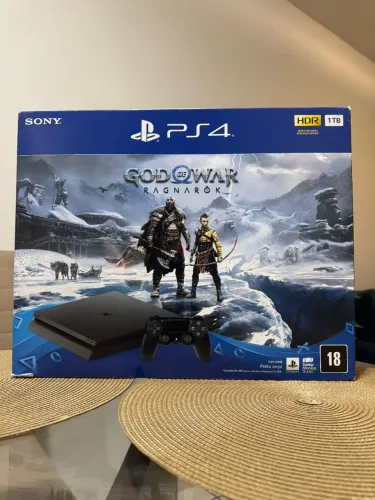 PS4 com God of War Ragnarök