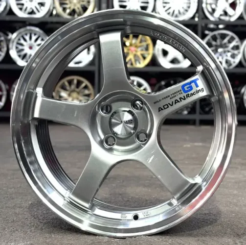 Rodas aro 17 Furação 4x100 Advan gt