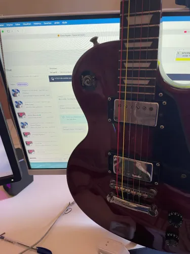 Epiphone Les Paul Studio - regulada, som impecável