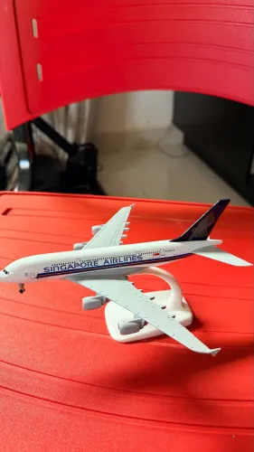 Miniatura de avião 15cm SINGAPORE AIRLINES
