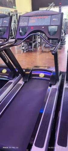 Esteiras LIFE FITNESS