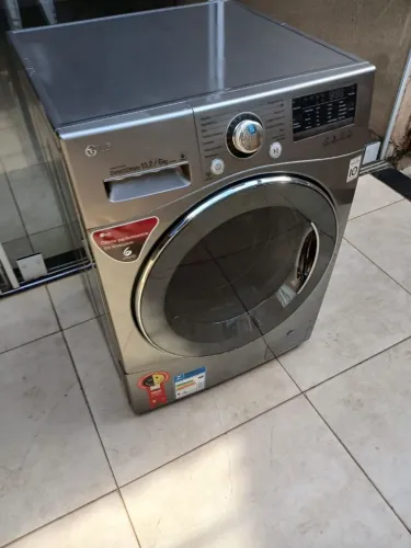 Máquina de Lavar LG 10,2kg Direct Drive