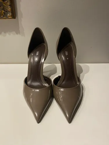 Salto Zara Cinza