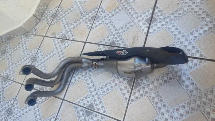 Escapamento da MT 09