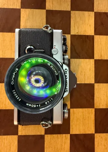 Câmera analógica Olympus Om1 om-1 revisada lente vermelha