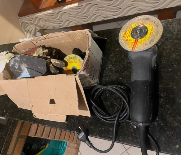 Esmerilhadeira Makita 220v