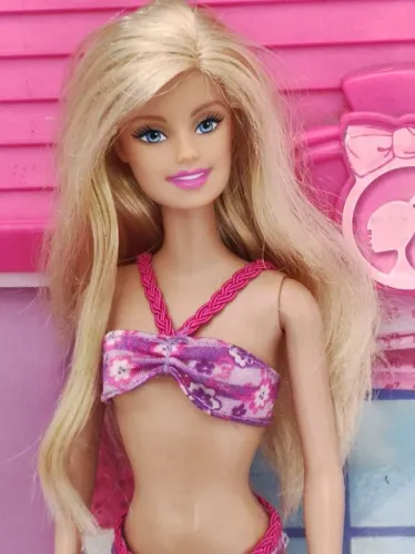 Boneca Barbie em ótimo estado