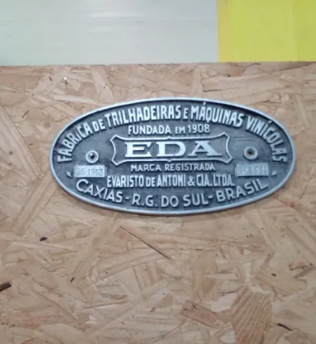 PLACA FÁBRICA DE TRILHADEIRAS EDA