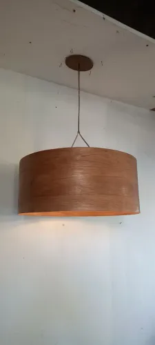 Luminária em madeira cedro medida 059 cm por 020 cm altura 