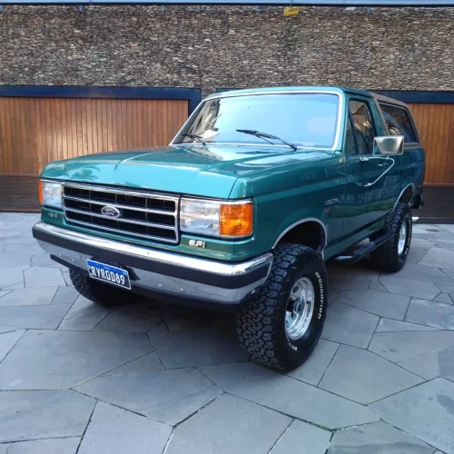 Ford Bronco XLT 4x4 V8 automática placa preta, impecável.
