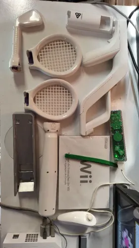 Nintendo Wii completo com jogo e acessórios