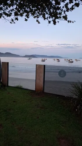 Casa aluguel diária em frente ao mar na praia da armação 