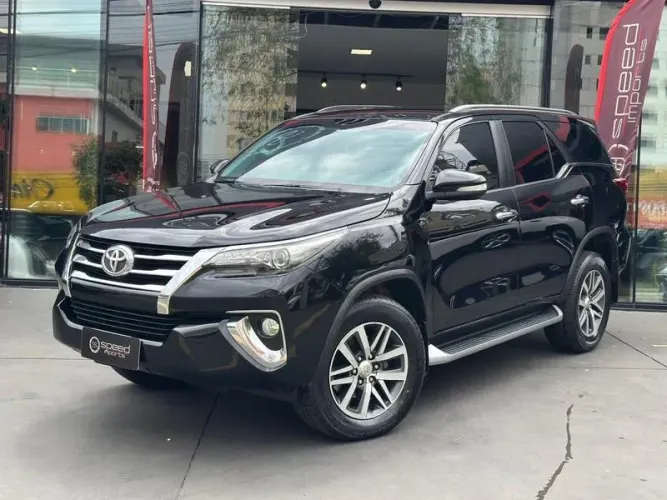 Toyota Hilux SW4 SRX 4X4 2.8 TDI 16V Dies. Aut. 2017