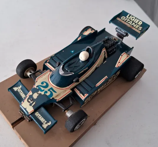 Carro de autorama estrela Ligier década de 80 