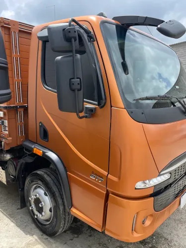 Caminhão Mercedes Accelo 917 carroceria 