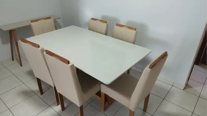 Mesa de Jantar com 6 Cadeiras madeira 