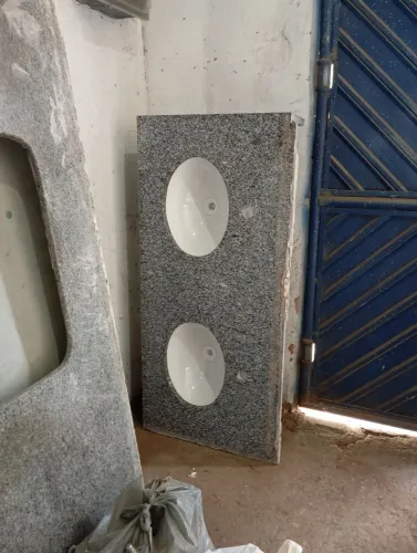 Pia  de granito com  2 cubas de cerâmica